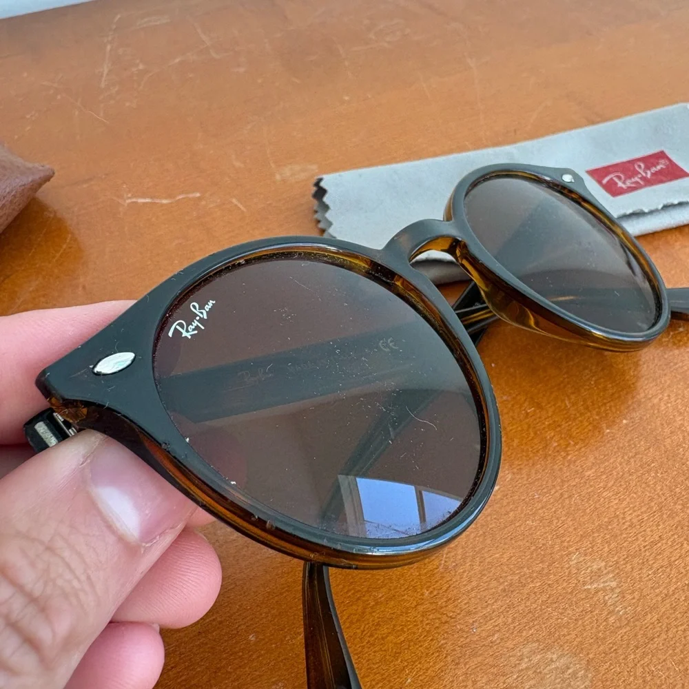 Ray-Ban Black Round Sunglasses with Brown Case and Light Blue Cloth